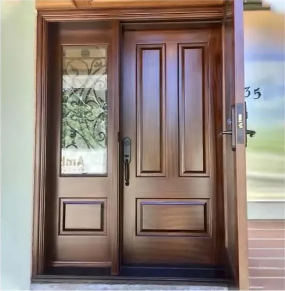 Puerta exterior, gris, hoja de madera, acristalado y laterales a pedido (EX-005)
