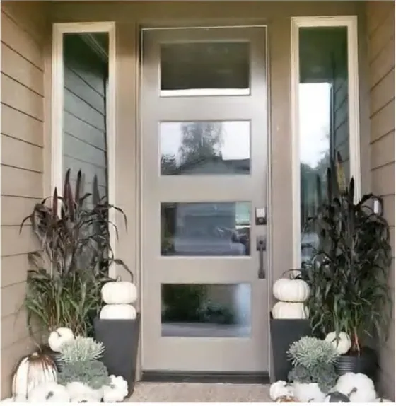Puerta exterior, gris, hoja de madera, acristalado y laterales a pedido (EX-036)