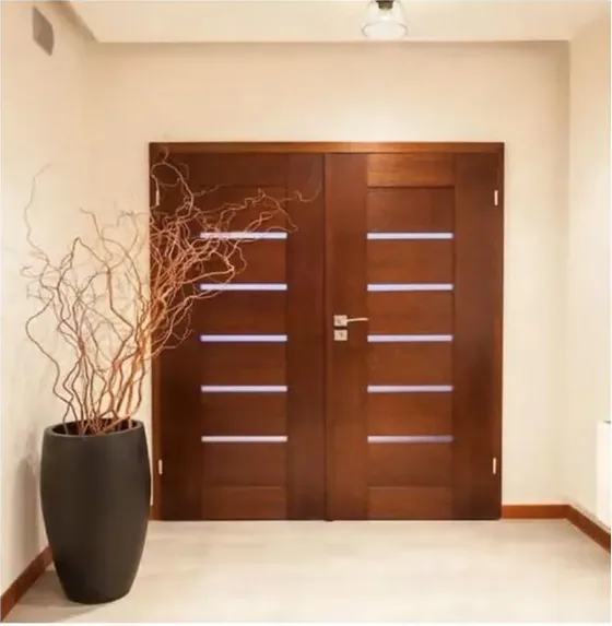Puerta exterior, nogal, hoja de madera, acristalado y laterales a pedido (EX-043)