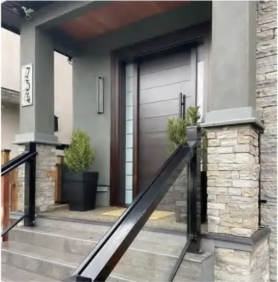 Puerta exterior, roble miel, hoja de madera, acristalado y laterales a pedido (EX-071)