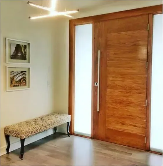 Puerta exterior, roble miel, hoja de madera, acristalado y laterales a pedido (EX-075)