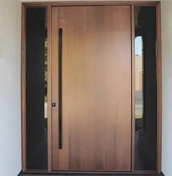 Puerta exterior, roble claro, hoja de madera, acristalado y laterales a pedido (EX-104)